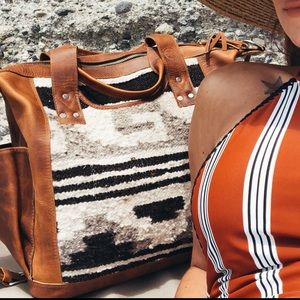 ✨WOVEN& HYDE bag in COCO convertible ✨